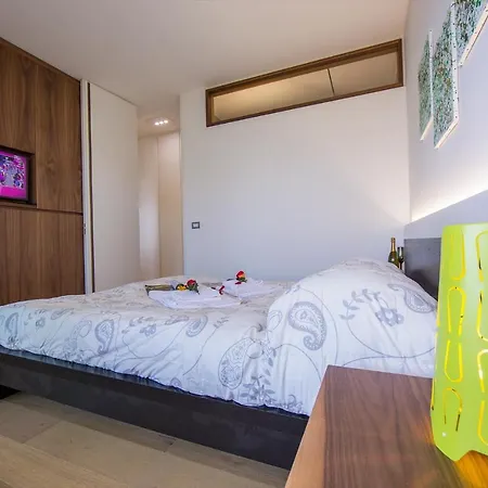 Daire Piazzo Sleeps 5 Pool Vercana
